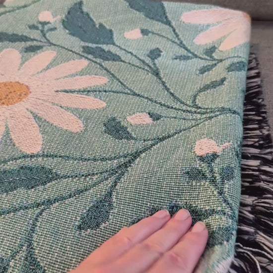Video showing the texture and backside of the woven blanket