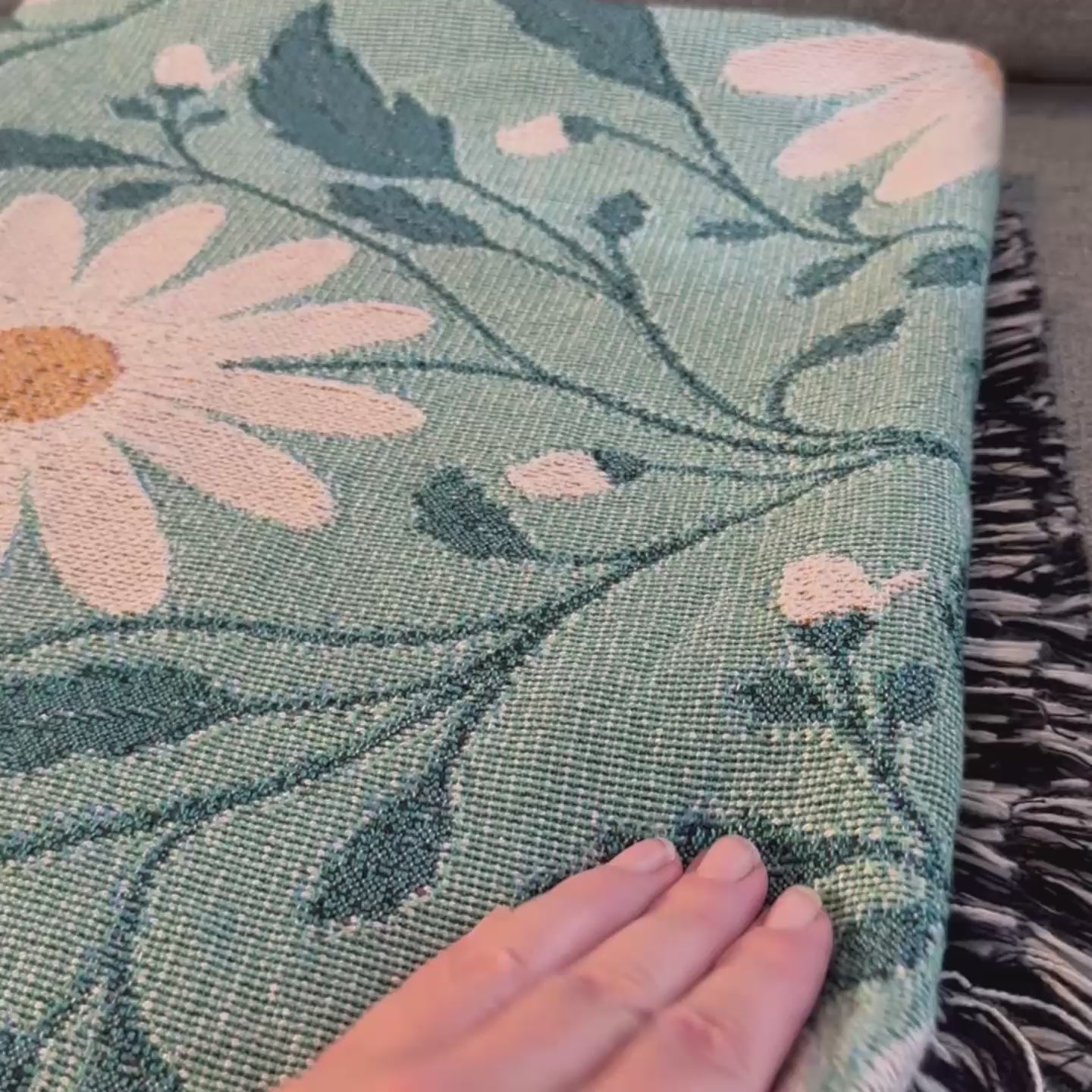 Video showing the texture and backside of the woven blanket